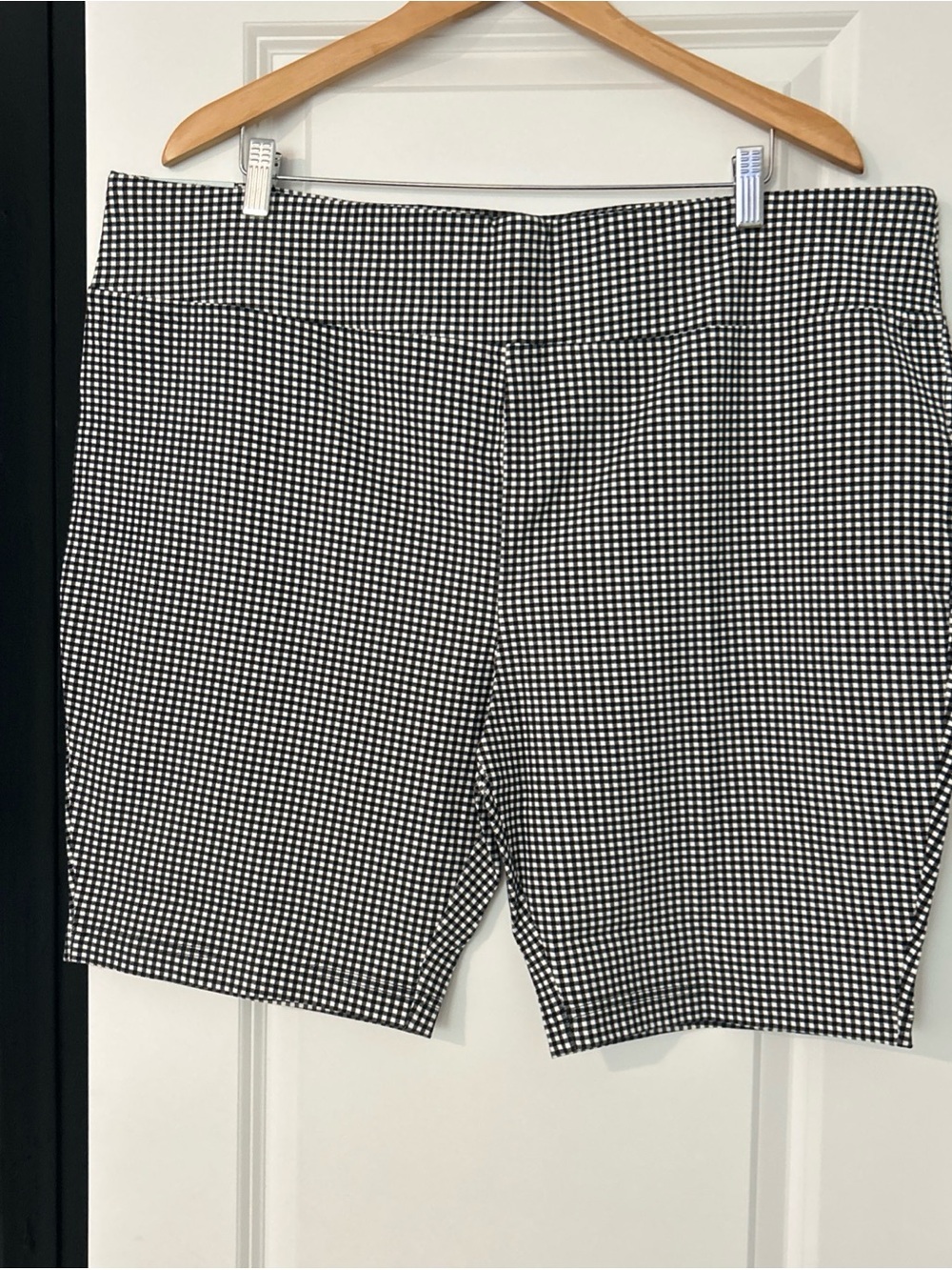 Terra & Sky Women's 3X-Bike Shorts w/ Pocket, Black/White- 9” Inseam High Rise